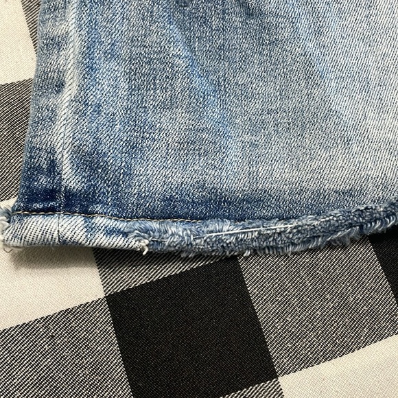 Buckle BKE Denim Jean Shorts Women's Size 36 x 3" Stretch Distressed Fray Hem - Picture 5 of 11
